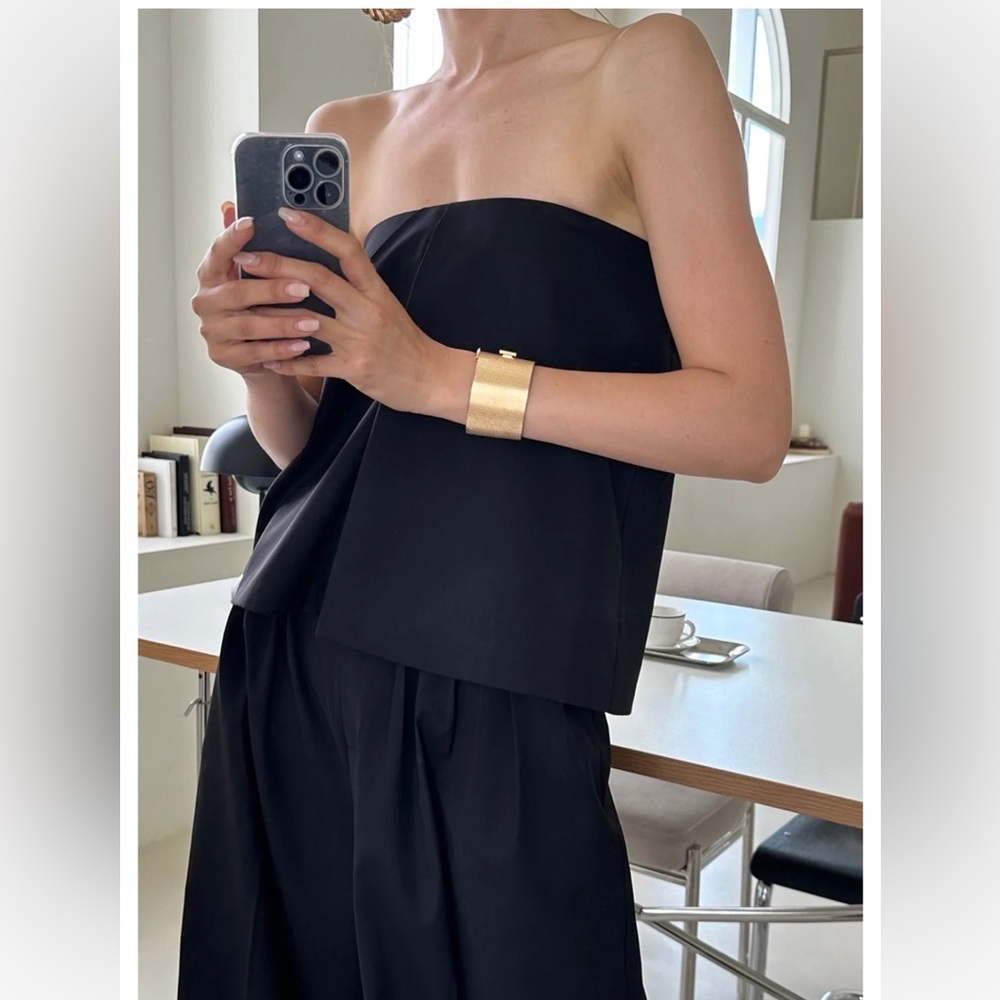 Frankie shop
Black blouse - only worn once
Catalina tube top